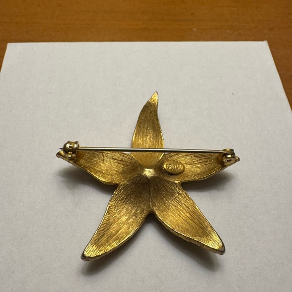 Vintage Bellini starfish brooch with black stones - Picture 7 of 7